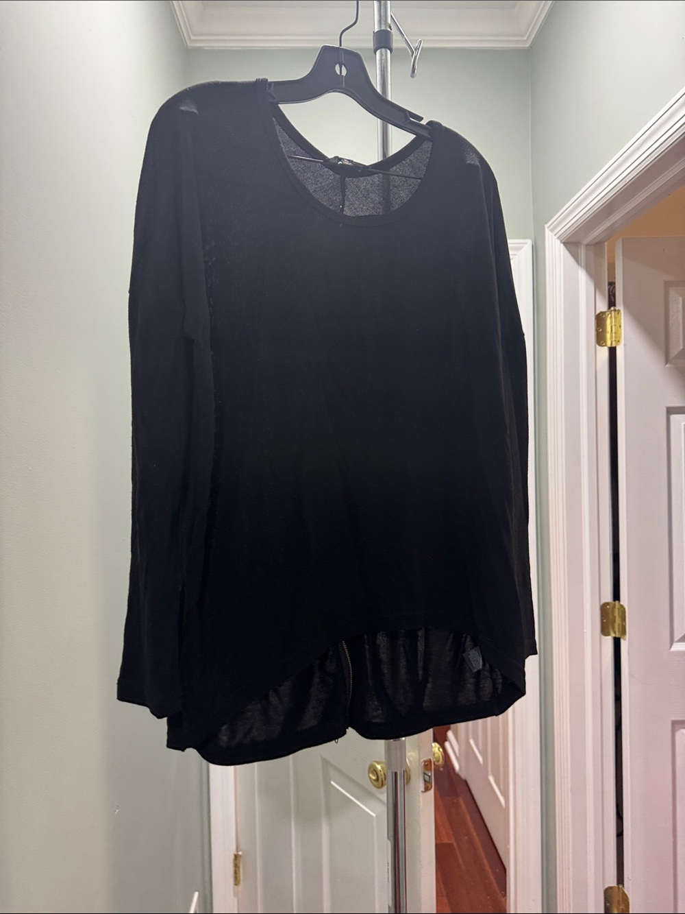 Lulu's Black Scoop-Neck Long Sleeve Top